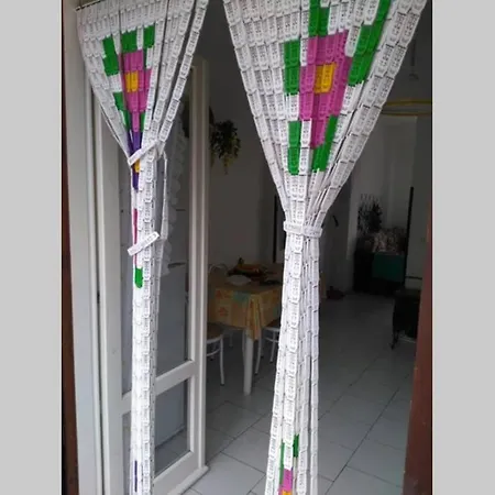 Cheerful 2 Bedroom Sea View House Apartment *