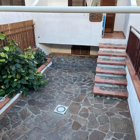 Cheerful 2 Bedroom Sea View House