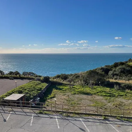 Cheerful 2 Bedroom Sea View House